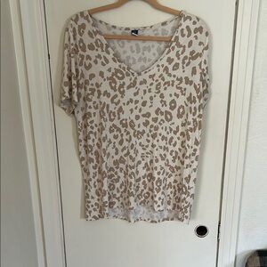 Old Navy Cream Tan Graphic Short Sleeve Blouse